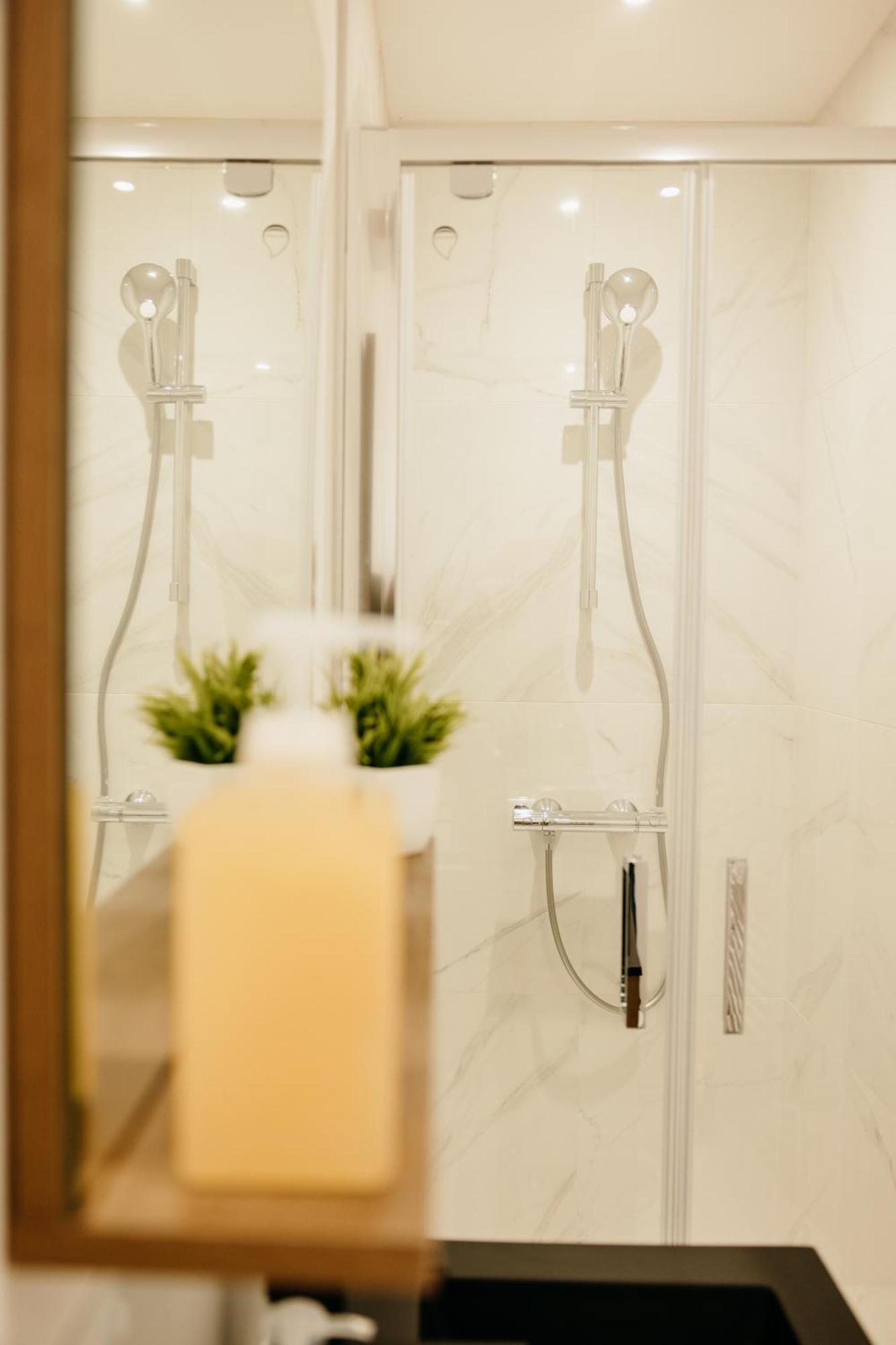 Le Nid Du Clocher Apartment *